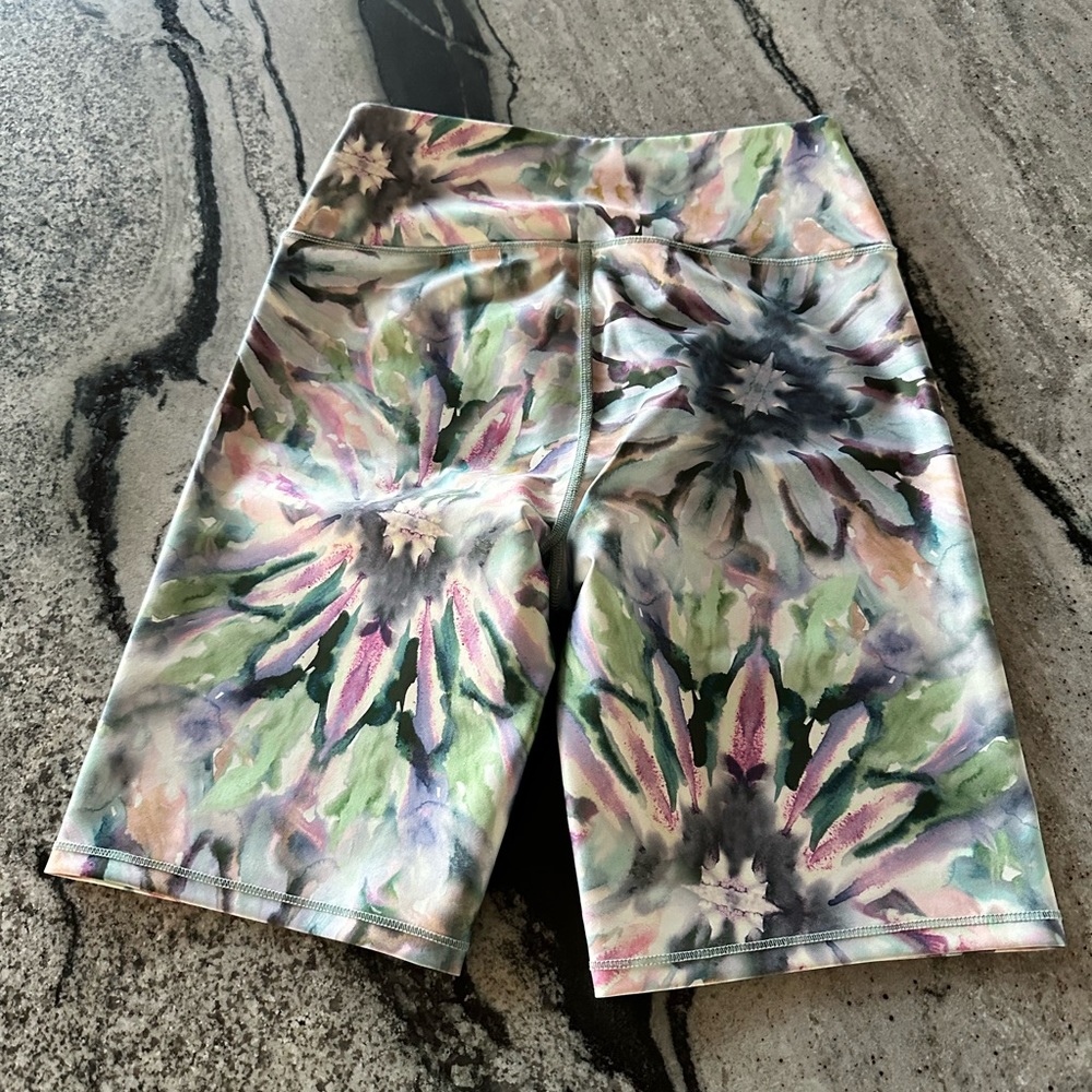 Good American workout shorts, like new!